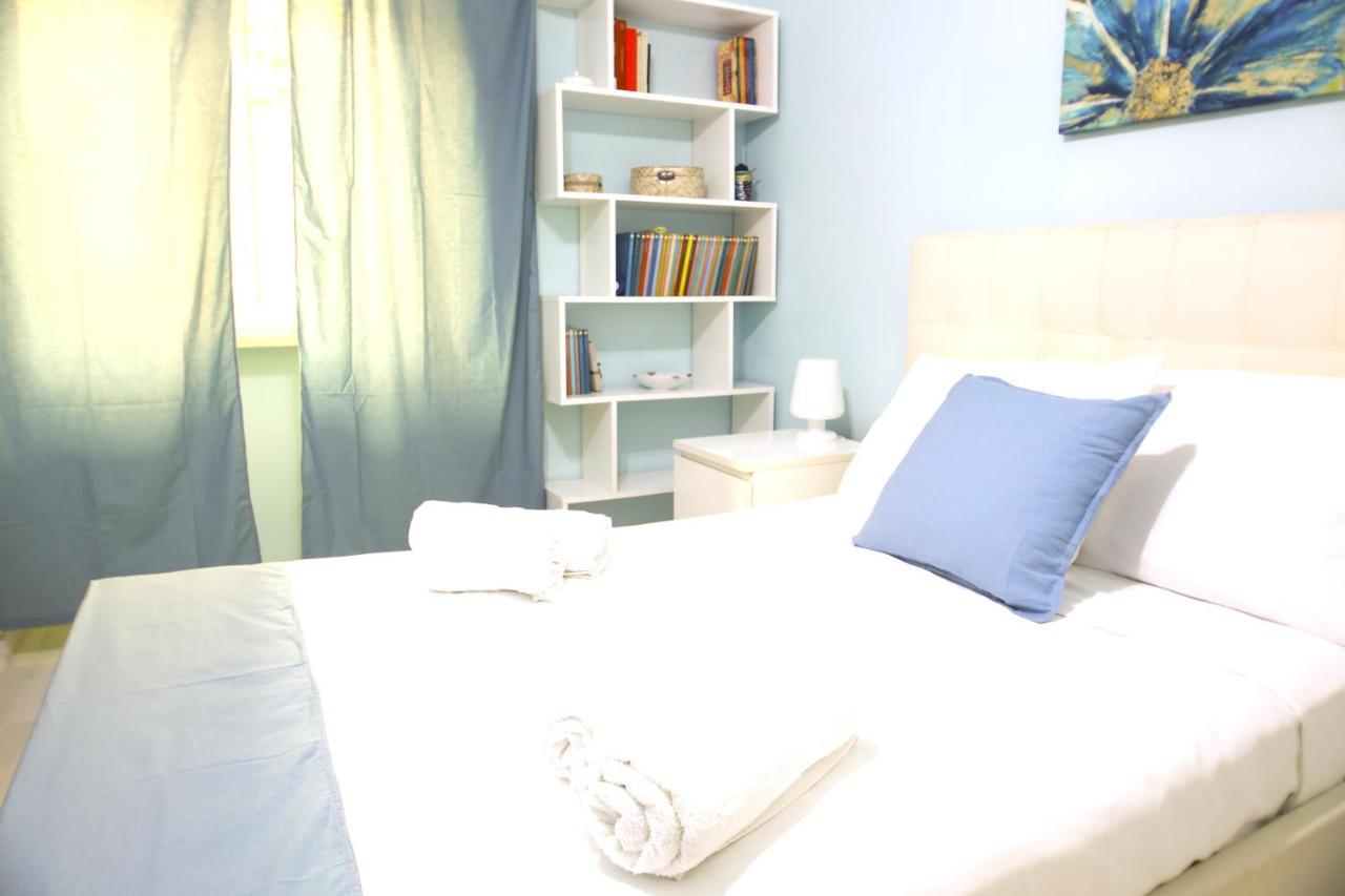 Hostly - Vittoria House - Near The Center With Private Parking Appartamento Napoli Esterno foto
