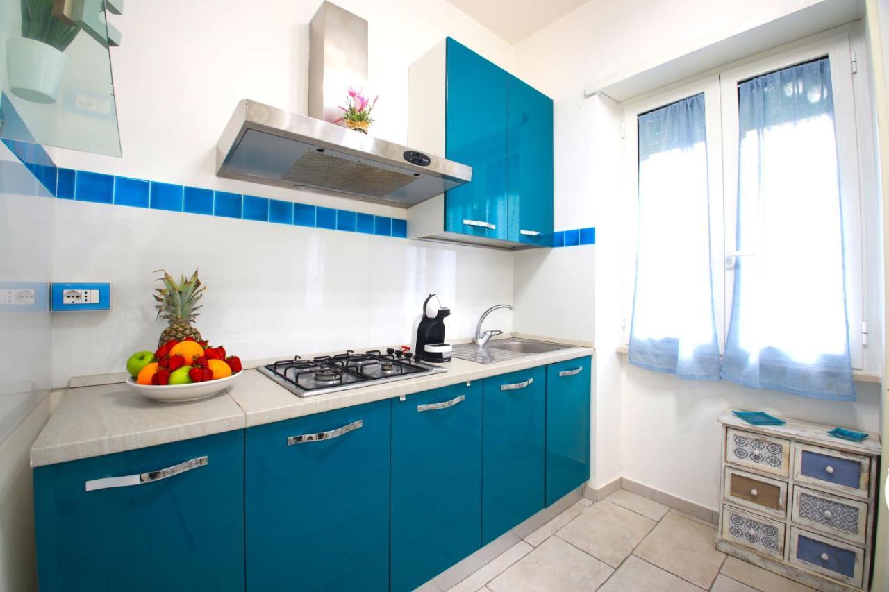 Hostly - Vittoria House - Near The Center With Private Parking Appartamento Napoli Esterno foto