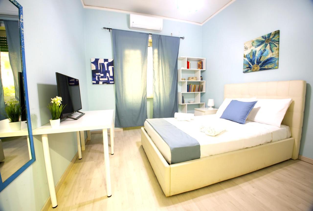 Hostly - Vittoria House - Near The Center With Private Parking Appartamento Napoli Esterno foto