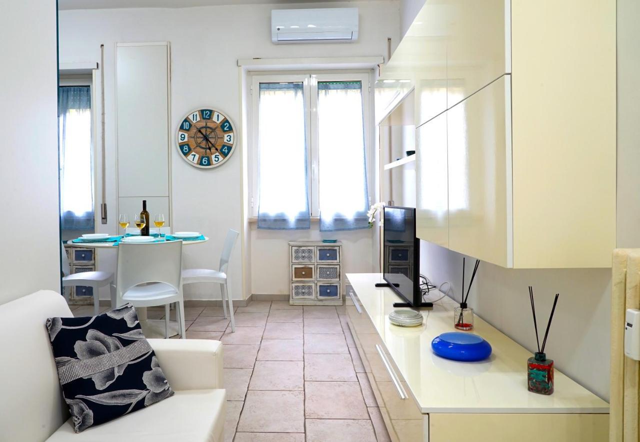 Hostly - Vittoria House - Near The Center With Private Parking Appartamento Napoli Esterno foto