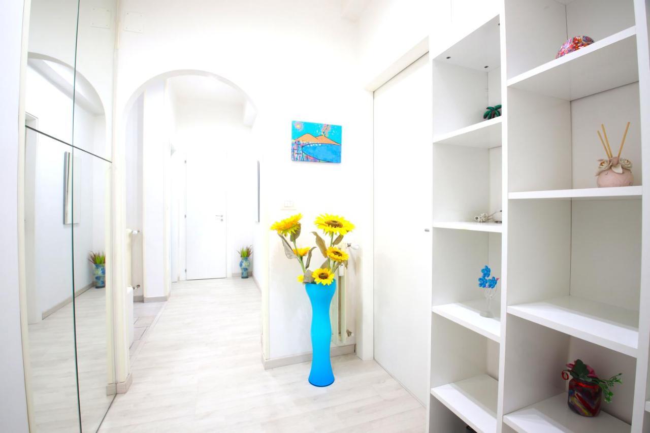Hostly - Vittoria House - Near The Center With Private Parking Appartamento Napoli Esterno foto
