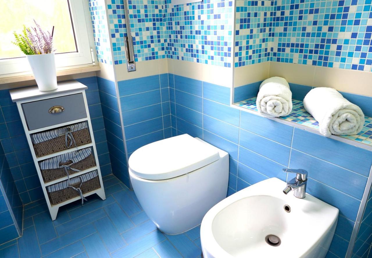Hostly - Vittoria House - Near The Center With Private Parking Appartamento Napoli Esterno foto