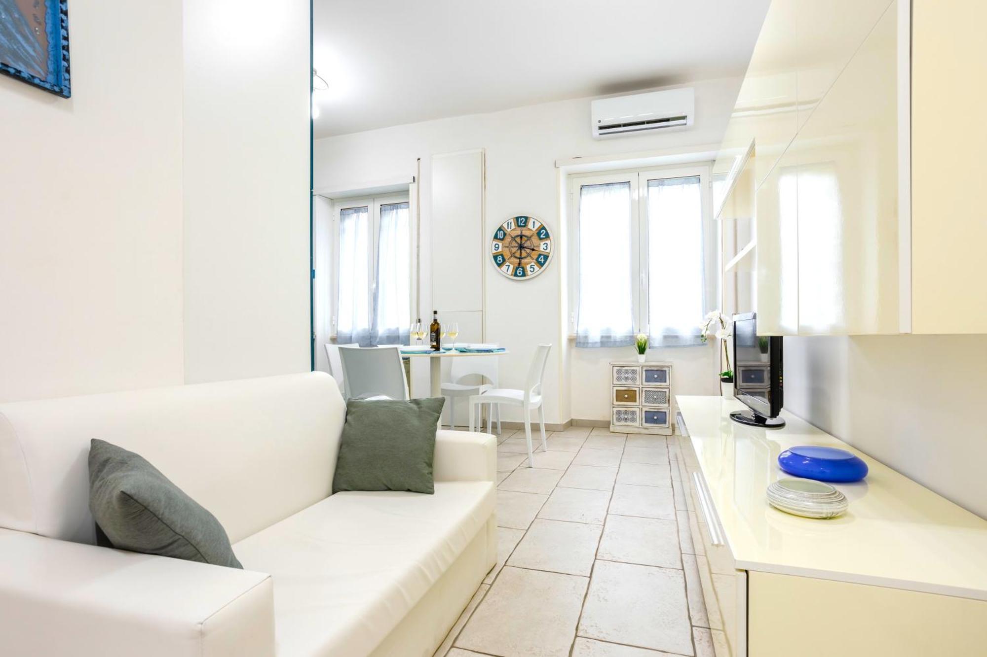 Hostly - Vittoria House - Near The Center With Private Parking Appartamento Napoli Esterno foto