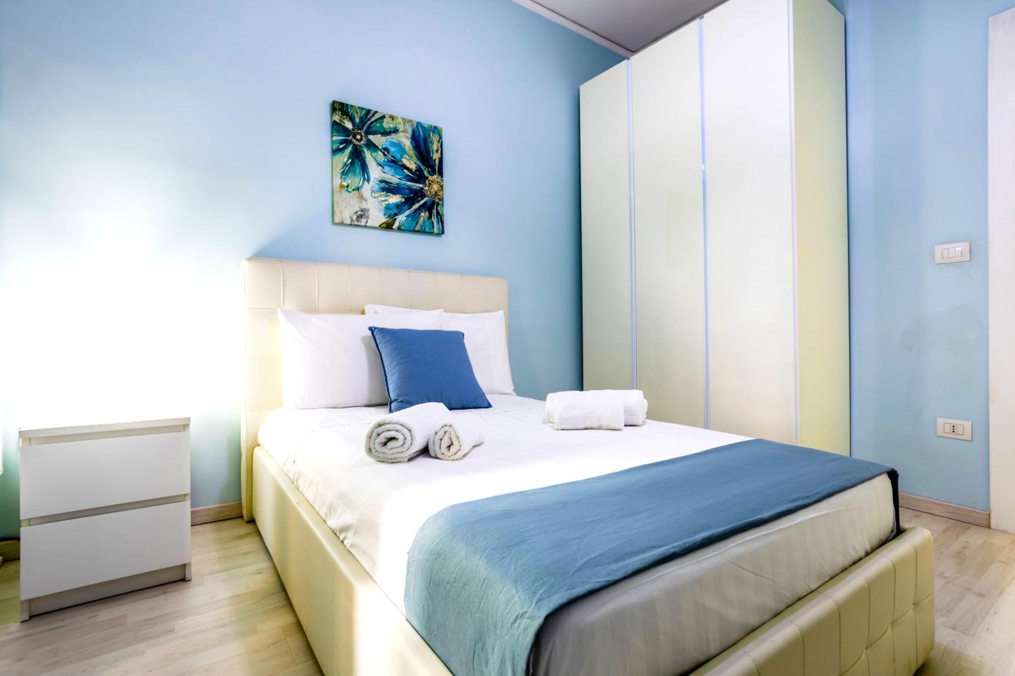 Hostly - Vittoria House - Near The Center With Private Parking Appartamento Napoli Esterno foto