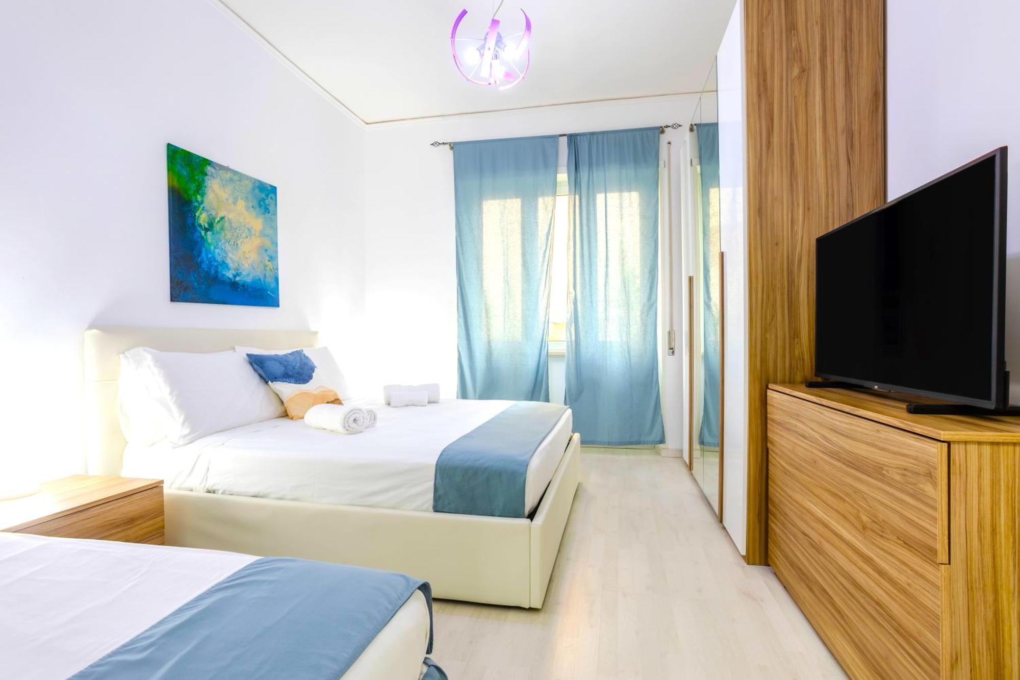 Hostly - Vittoria House - Near The Center With Private Parking Appartamento Napoli Esterno foto
