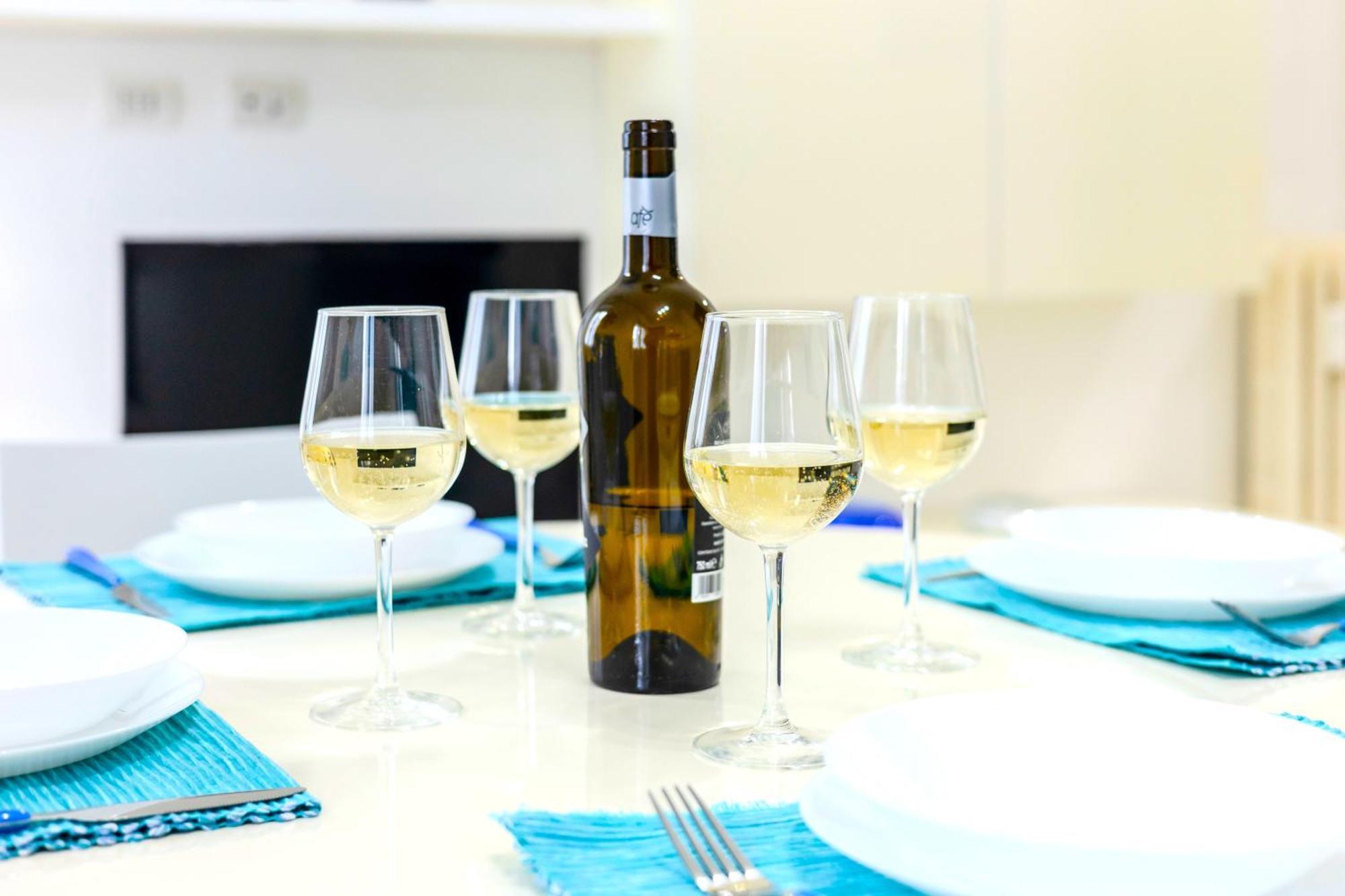 Hostly - Vittoria House - Near The Center With Private Parking Appartamento Napoli Esterno foto