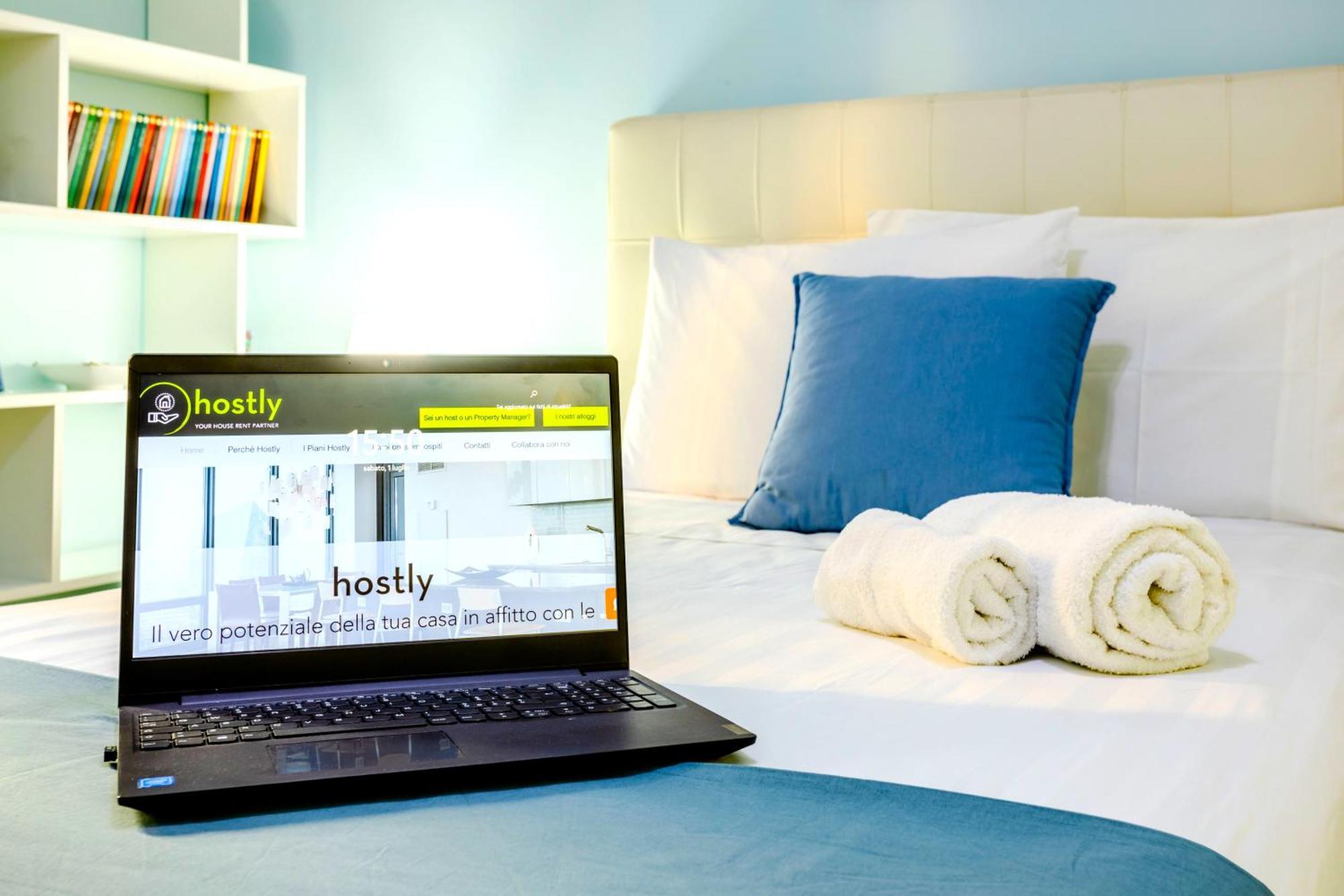 Hostly - Vittoria House - Near The Center With Private Parking Appartamento Napoli Esterno foto