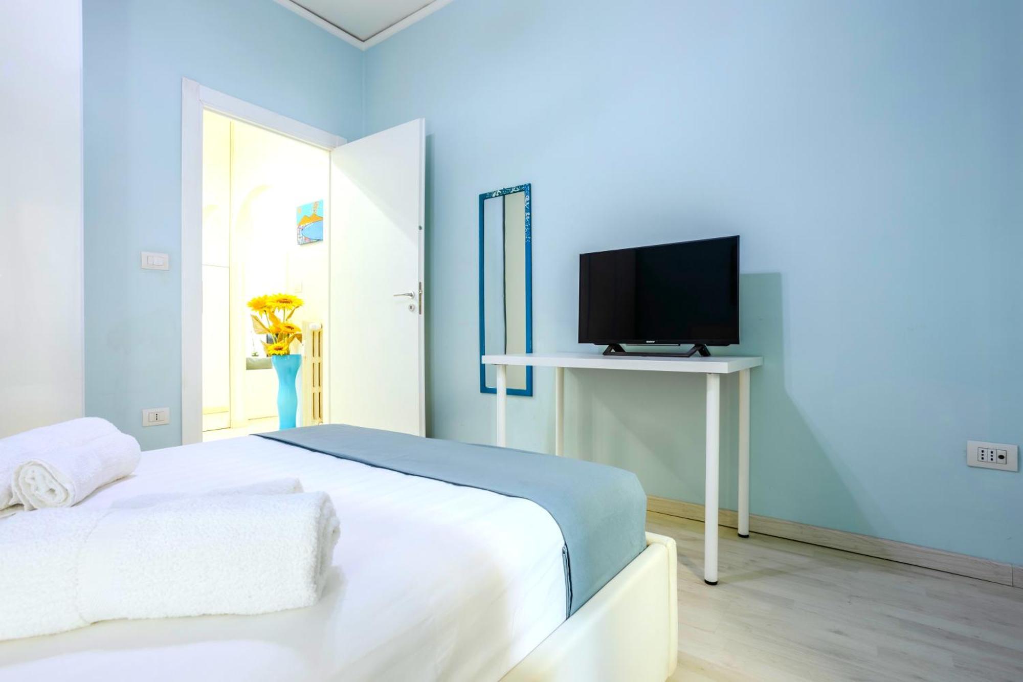 Hostly - Vittoria House - Near The Center With Private Parking Appartamento Napoli Esterno foto