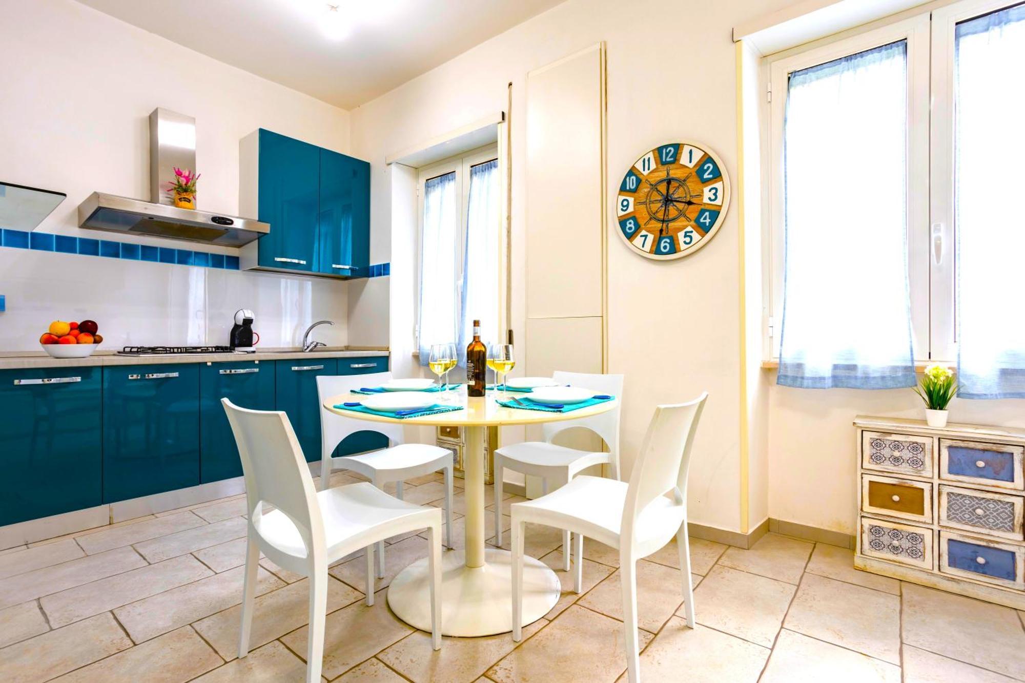 Hostly - Vittoria House - Near The Center With Private Parking Appartamento Napoli Esterno foto