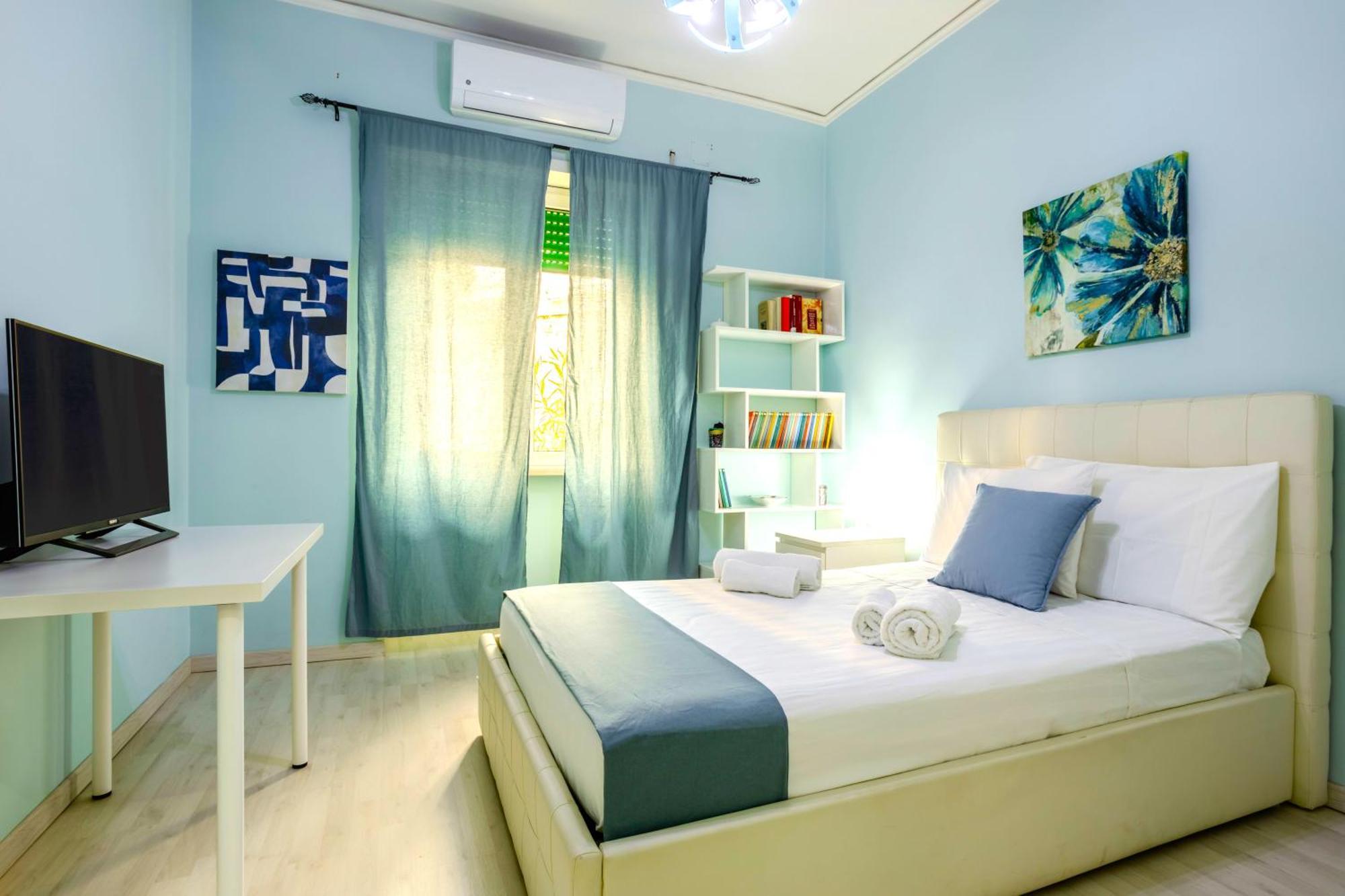 Hostly - Vittoria House - Near The Center With Private Parking Appartamento Napoli Esterno foto